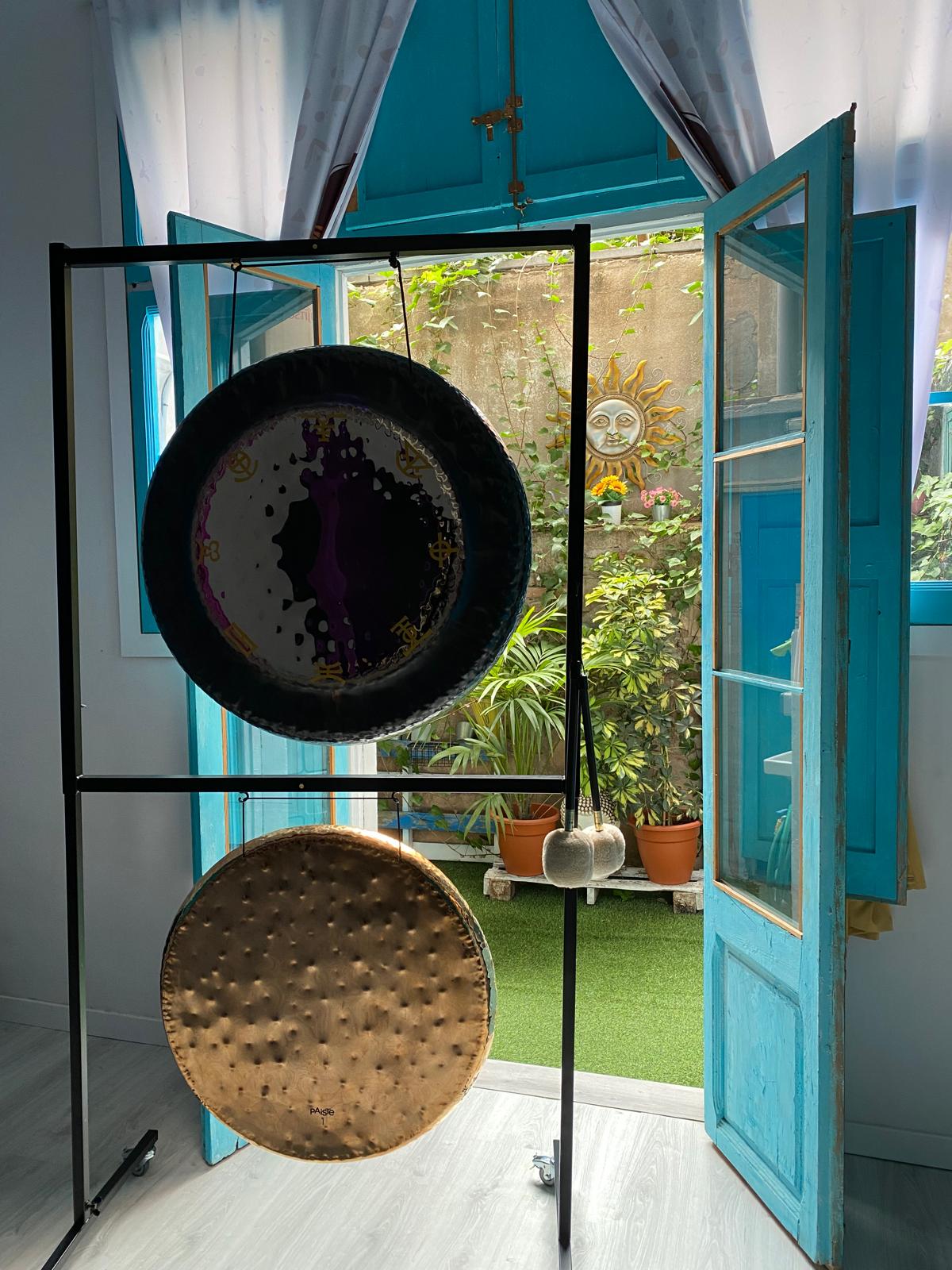 Gongs y espacio para talleres