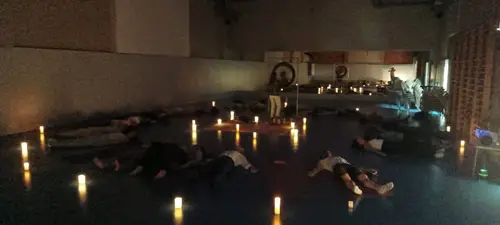 Sesión de baño de sonido con gong y velas — Práctica Vibracional