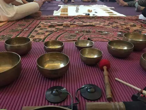 Cuencos y percusión sobre mandala