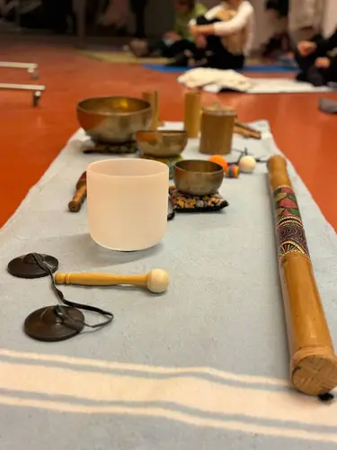 Instrumentos de baño de sonido: cuencos, koshi y didgeridoo